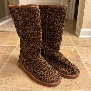 Leopard print fuzzy boots